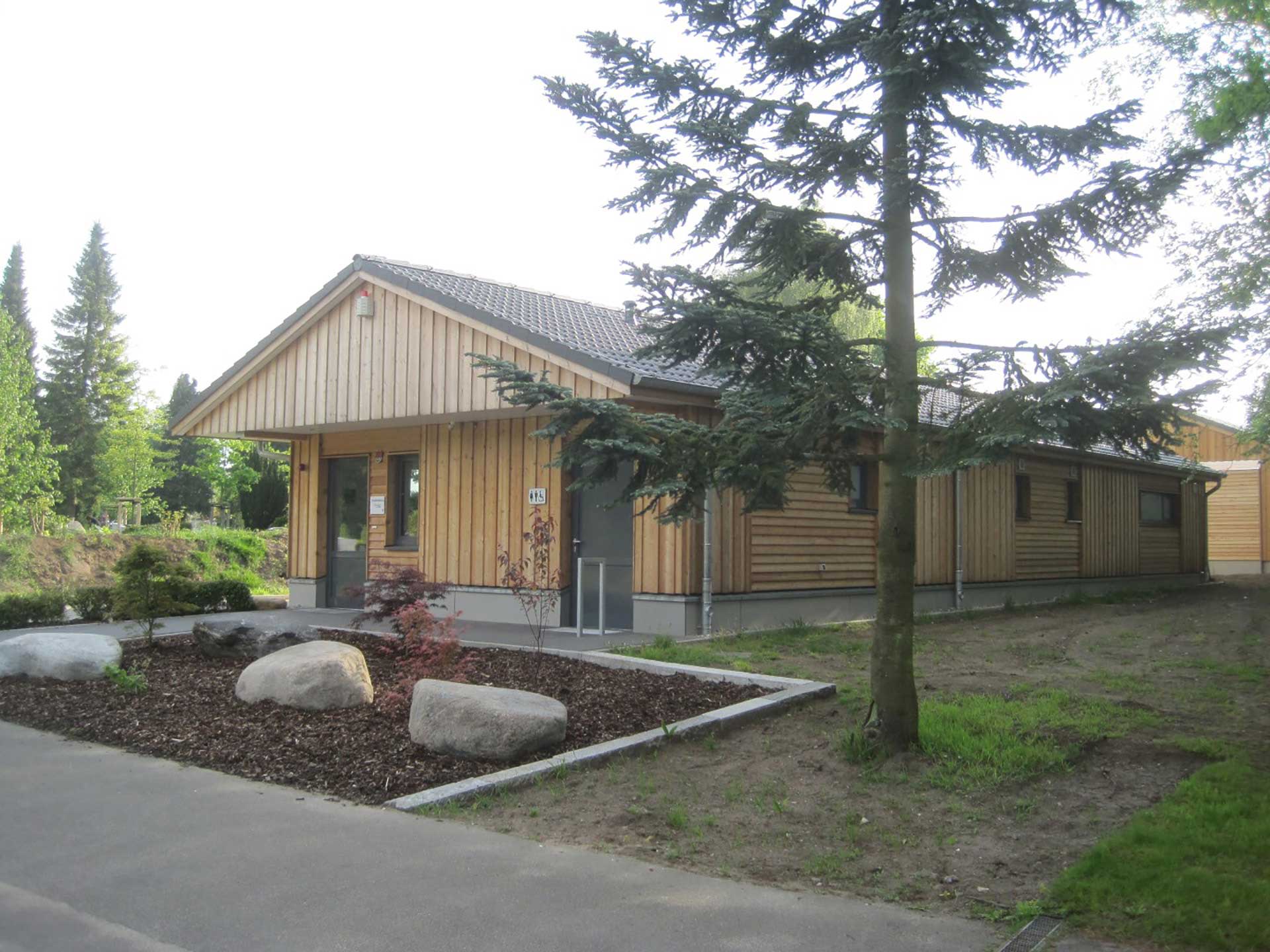 01-janiak-lippert_Betriebsgebaeude-Friedhof-Buedelsdorf